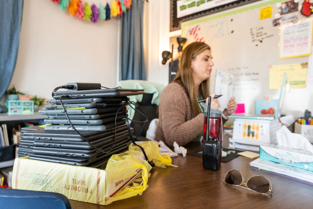 Kentucky Elementary School Shifts To Non Traditional Instruction As Covid Surge Continues