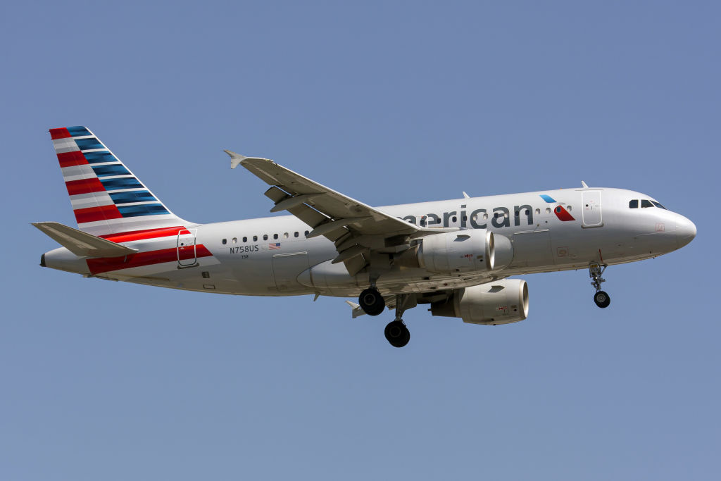 An American Airlines Airbus 319 landing at Montreal airport...