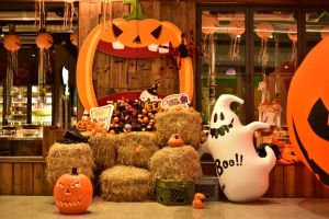 Halloween Atmosphere Heats Up In China