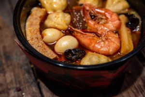 Small bowl of fast food Chinese Seafood hot-pot