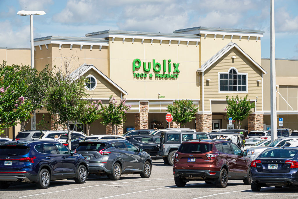 Viera, Florida, Publix grocery store and parking lot